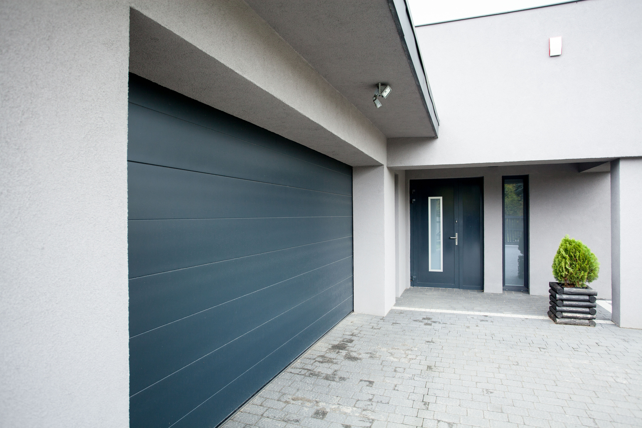 installation réparation stores, porte d'entrée, porte de garage, fenetres