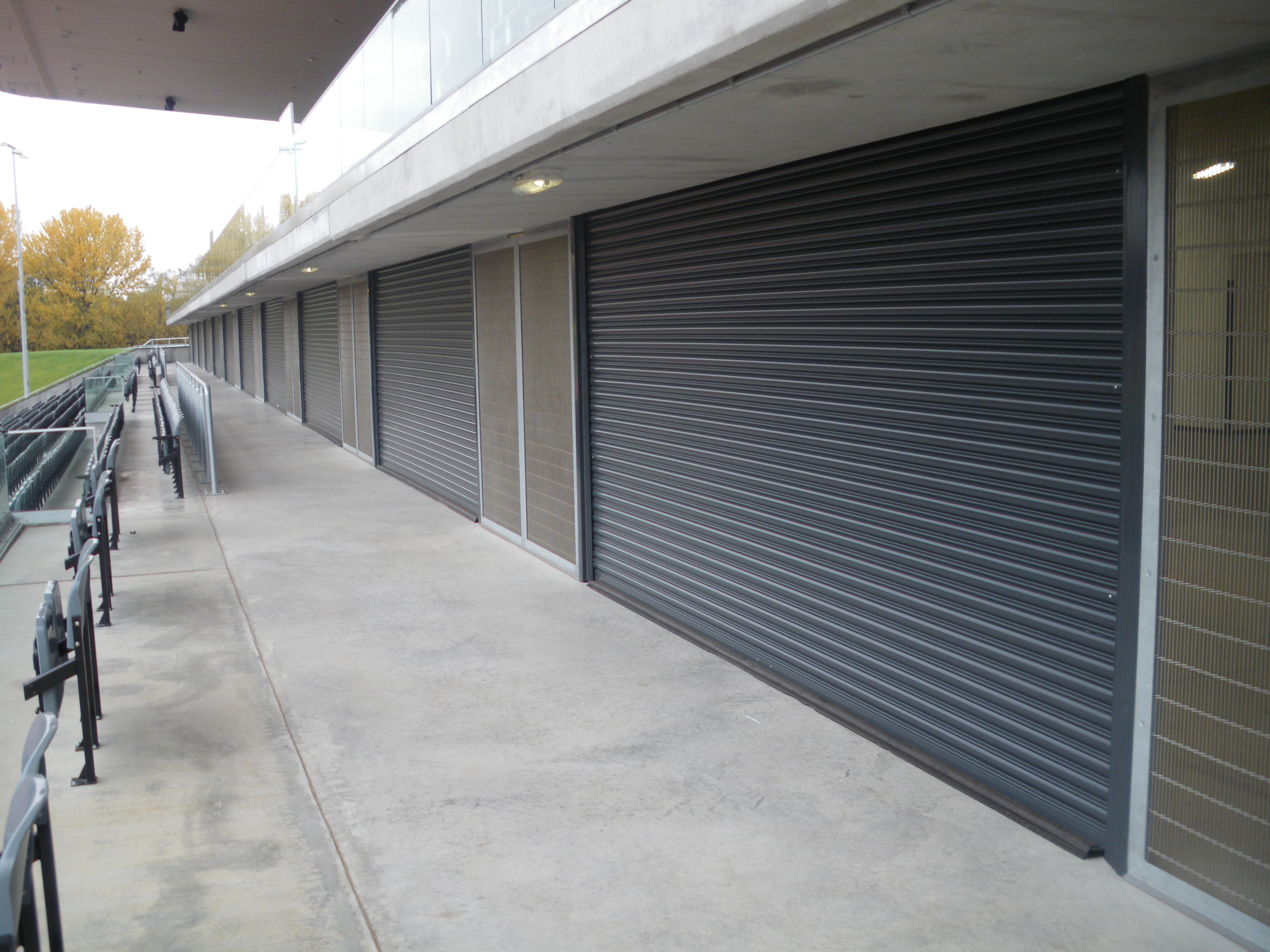 installation réparation stores, porte d'entrée, porte de garage, fenetres